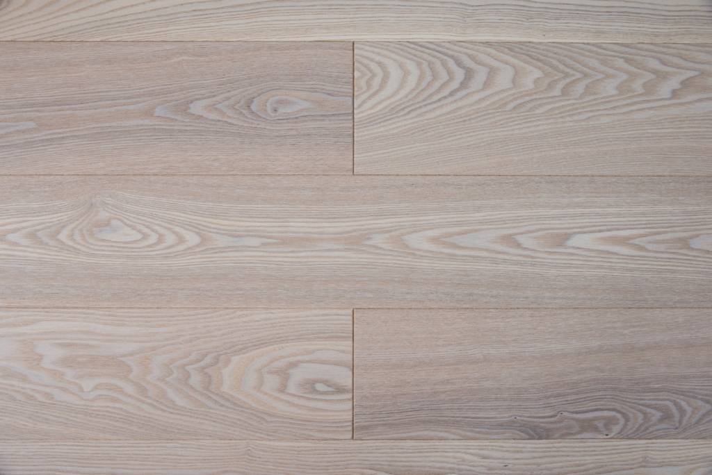 Паркетная доска Tenfor Ясень Lotus Стандарт браш, матовый лак 909х148х14 мм (1,076 м2/упак)